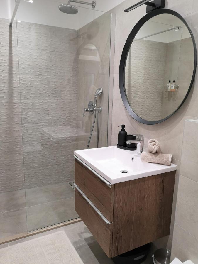 Modern And Cozy Apartments Salt & Pepper In Heart Of 로비니 외부 사진