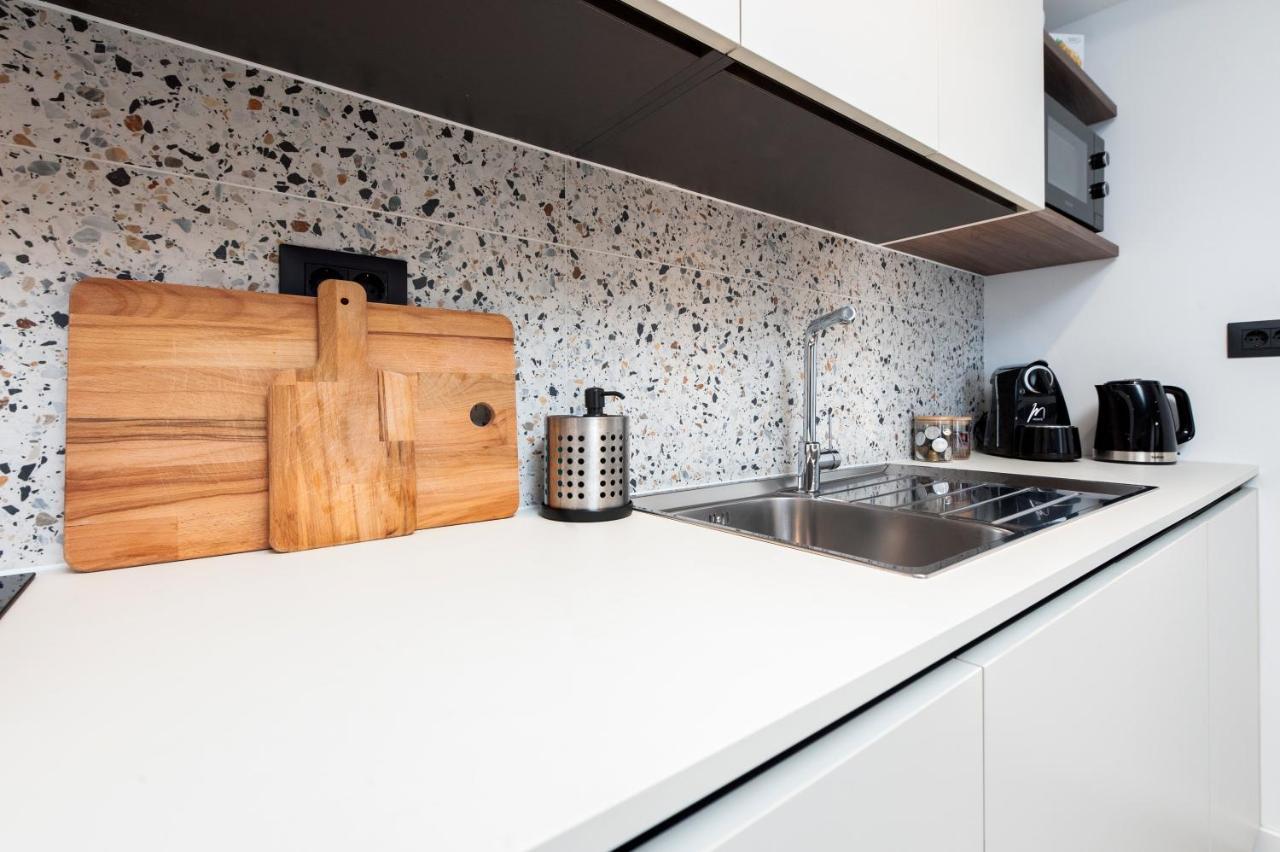 Modern And Cozy Apartments Salt & Pepper In Heart Of 로비니 외부 사진