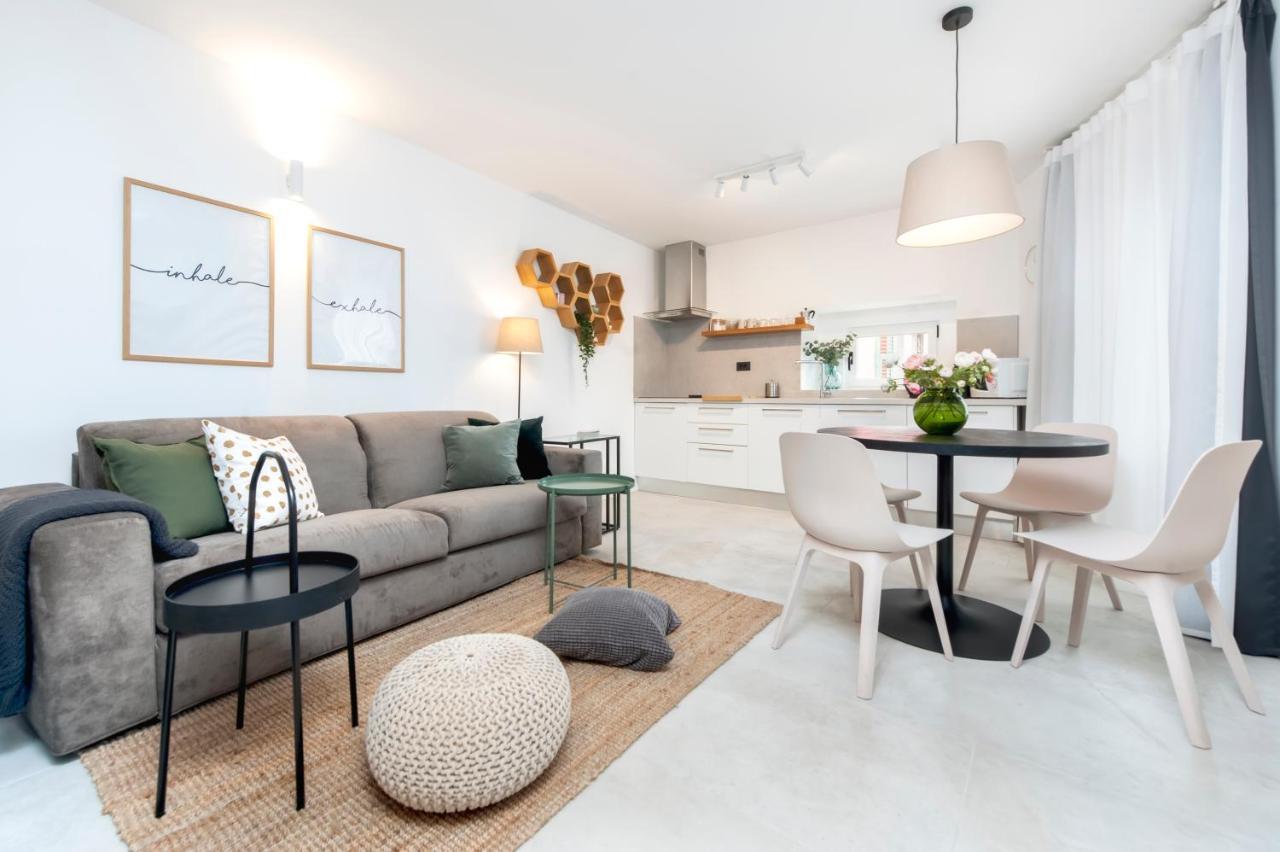 Modern And Cozy Apartments Salt & Pepper In Heart Of 로비니 외부 사진